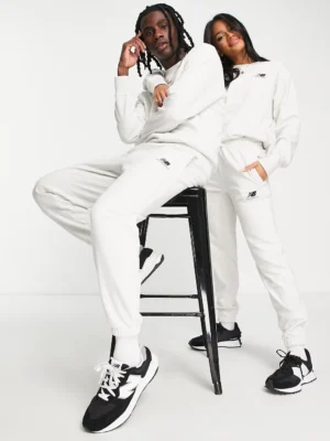 New Balance - Unisex logo joggers in grey - Image 4